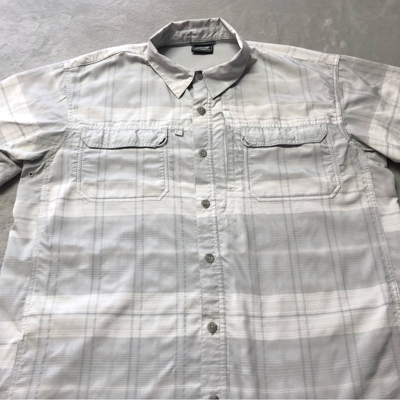 Avia Light Grey Short Sleeve Button Down Top Size Medium - Picture 3 of 11